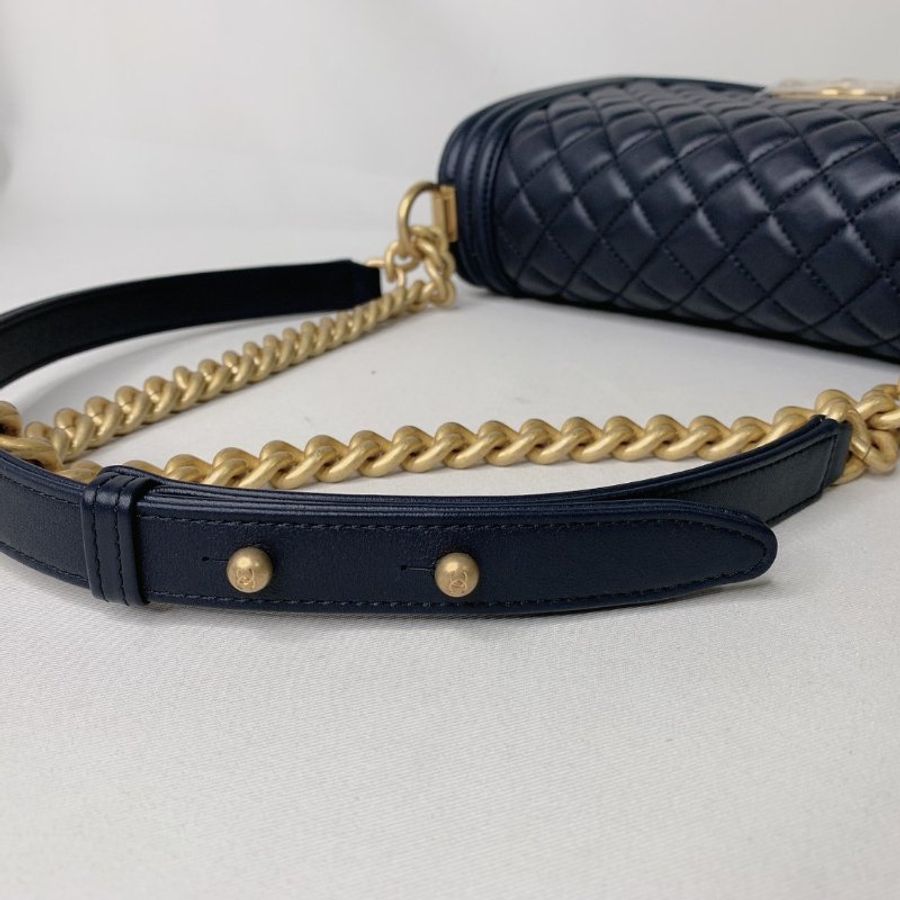 CHANEL 全新羊皮藍金BOY 25-10
