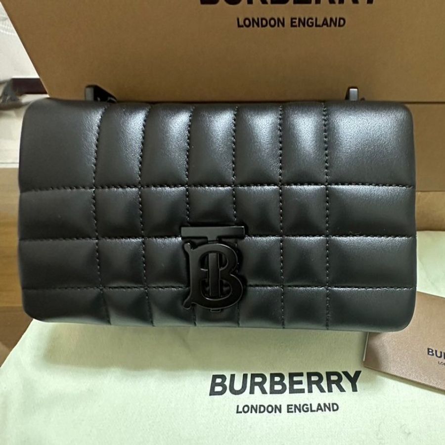 【BURBERRY】9成新!現貨 TB 黑釦 Lola 磁吸翻蓋斜鏈包-2
