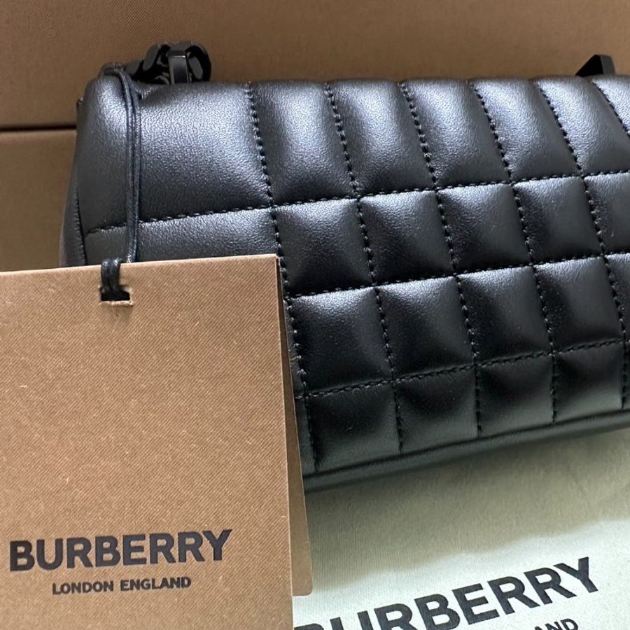 【BURBERRY】9成新!現貨 TB 黑釦 Lola 磁吸翻蓋斜鏈包-3