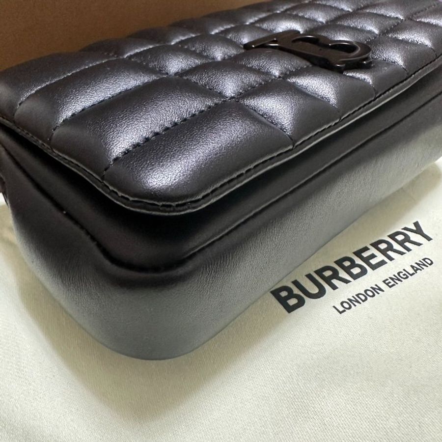 【BURBERRY】9成新!現貨 TB 黑釦 Lola 磁吸翻蓋斜鏈包-9