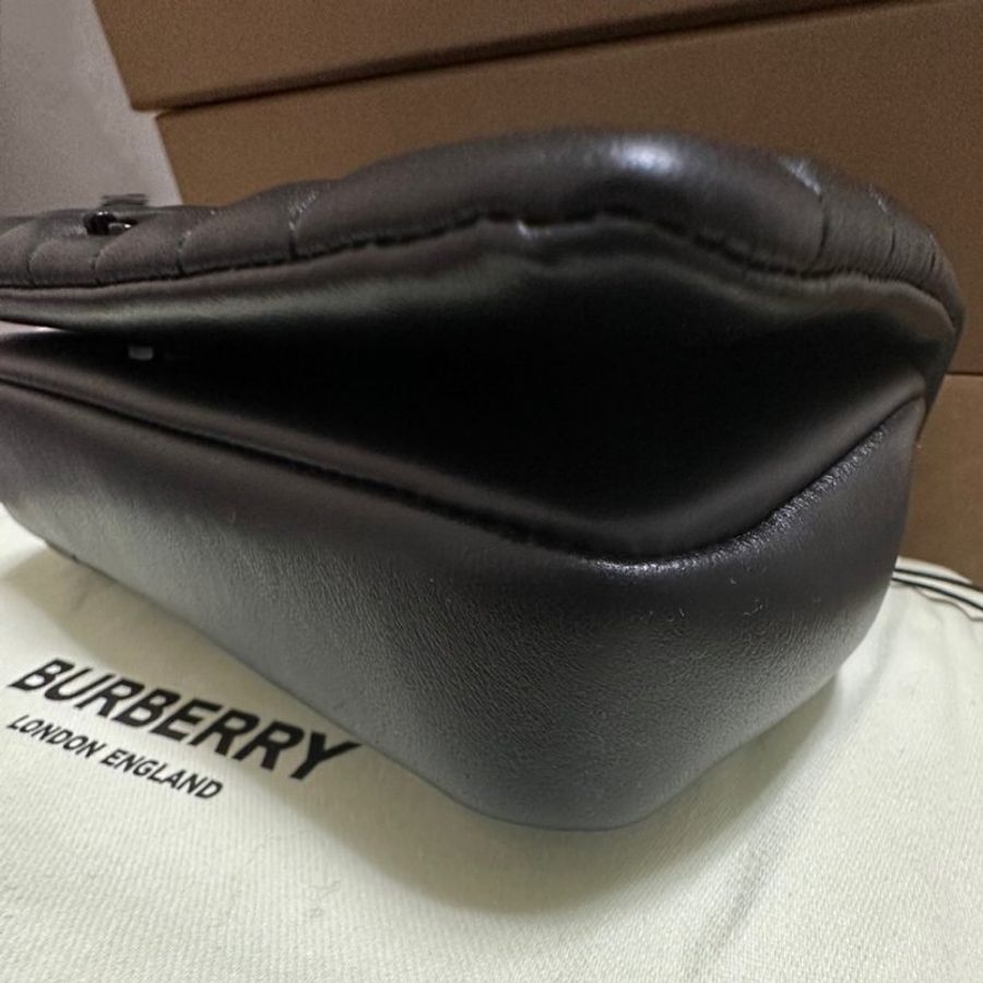 【BURBERRY】9成新!現貨 TB 黑釦 Lola 磁吸翻蓋斜鏈包-10