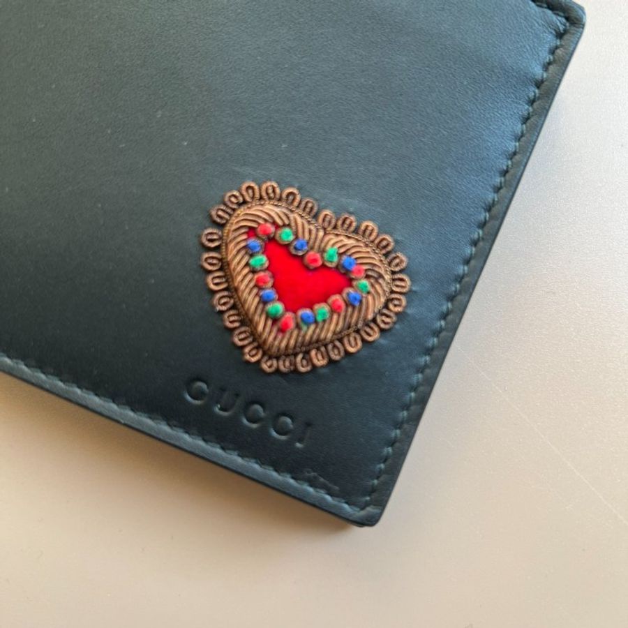 ::GUCCI:: 黑色刺繡短夾-1