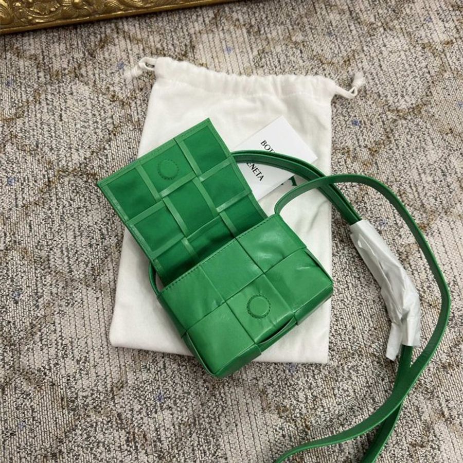 【預購】Bv Mini Cassette 大格編織迷你斜背包(經典綠) 肩背包 斜背包 卡片包 小廢包-3