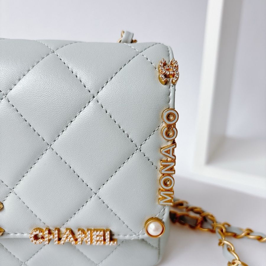 CHANEL 限量徽章 雙C 口蓋包-2