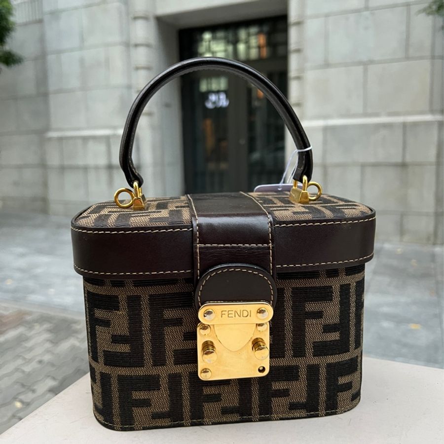 【FENDI】老花手提化妝箱-0