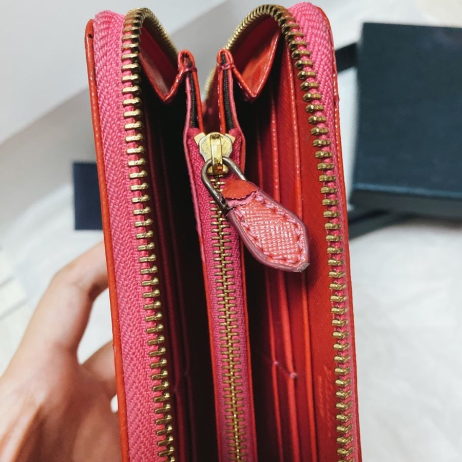 PRADA Saffiano Floral 防刮牛皮拉鍊長夾-10