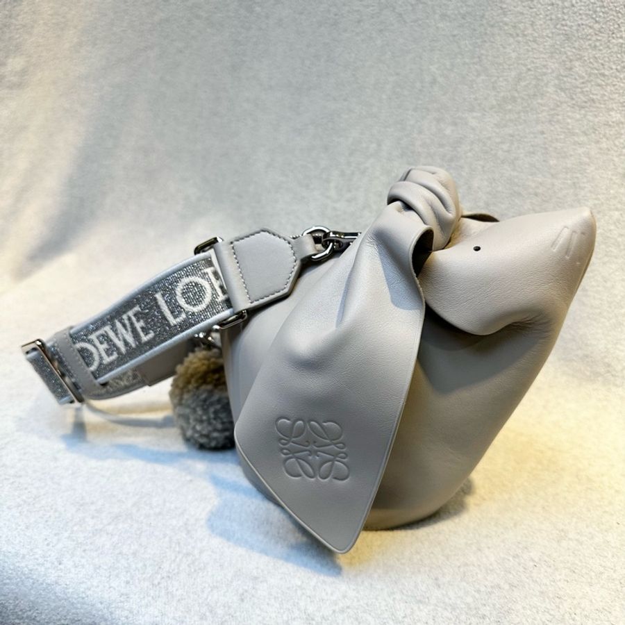 LOEWE BUNNY BAG品牌LOGO壓印兔子造型小牛皮肩背/斜背包(灰色)-0