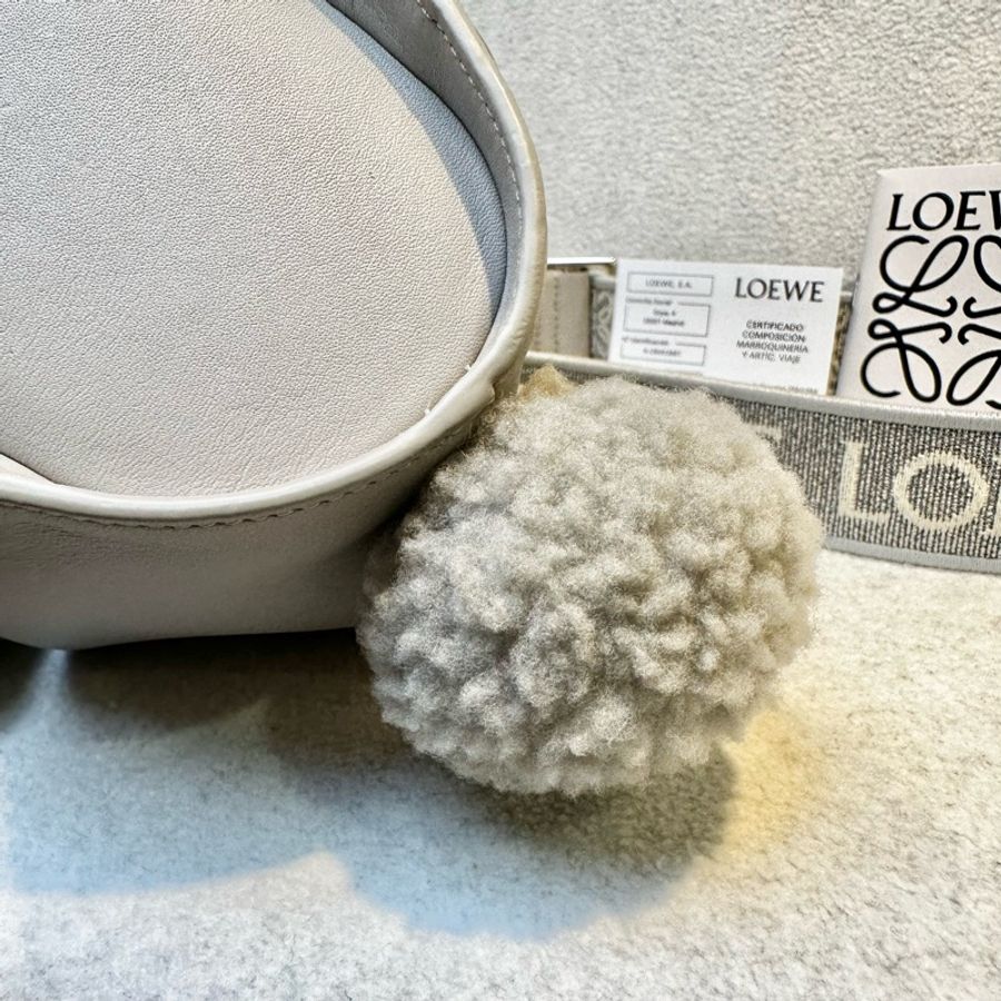 LOEWE BUNNY BAG品牌LOGO壓印兔子造型小牛皮肩背/斜背包(灰色)-8