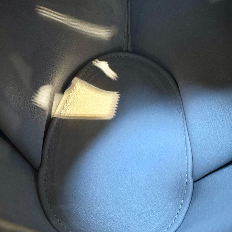 LOEWE BUNNY BAG品牌LOGO壓印兔子造型小牛皮肩背/斜背包(灰色)-10