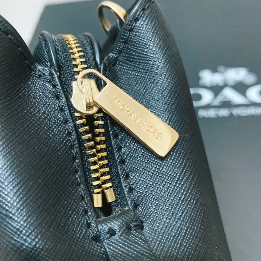MK MICHAEL KORS GIFTABLES 迷你包 防刮三層兩用包 小廢包 側背小包-6