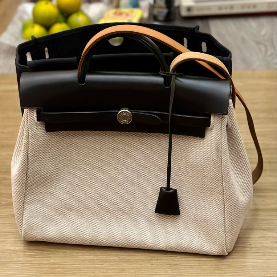 #Hermes #Herbag 31 ·#經典黑 x #熊貓配色‼️ 絕版中古款 多種背法一次滿足😍-1