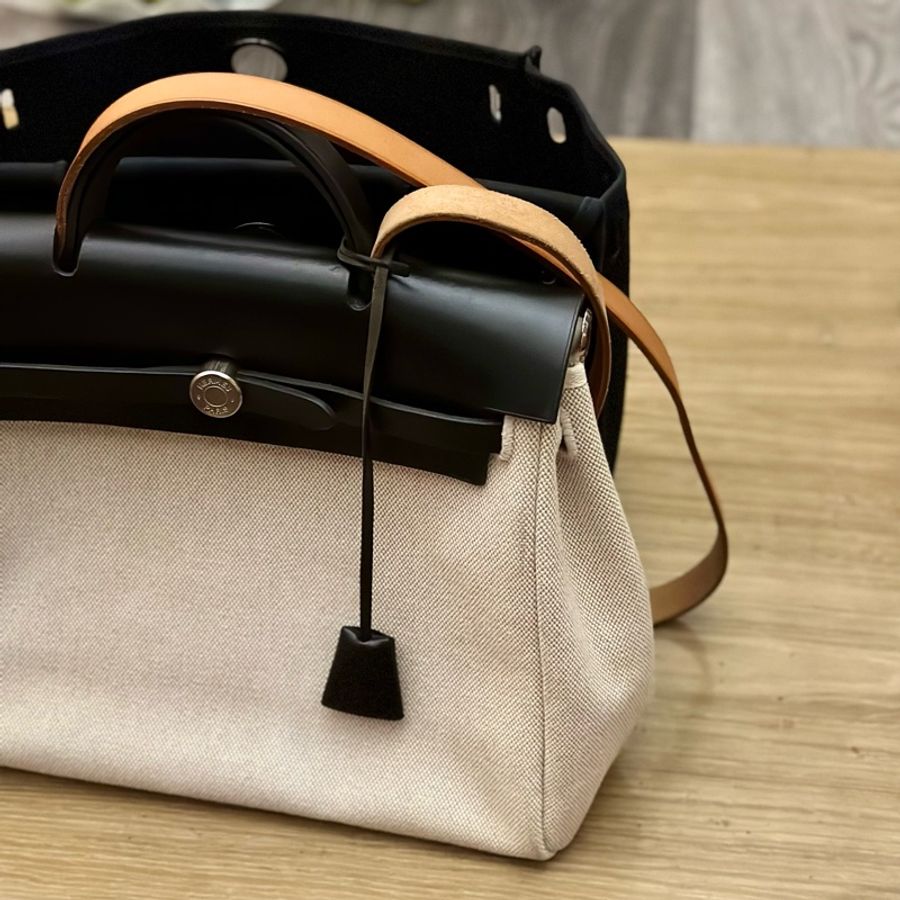 #Hermes #Herbag 31 ·#經典黑 x #熊貓配色‼️ 絕版中古款 多種背法一次滿足😍-5
