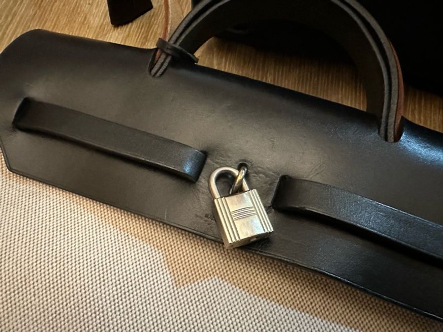 #Hermes #Herbag 31 ·#經典黑 x #熊貓配色‼️ 絕版中古款 多種背法一次滿足😍-20