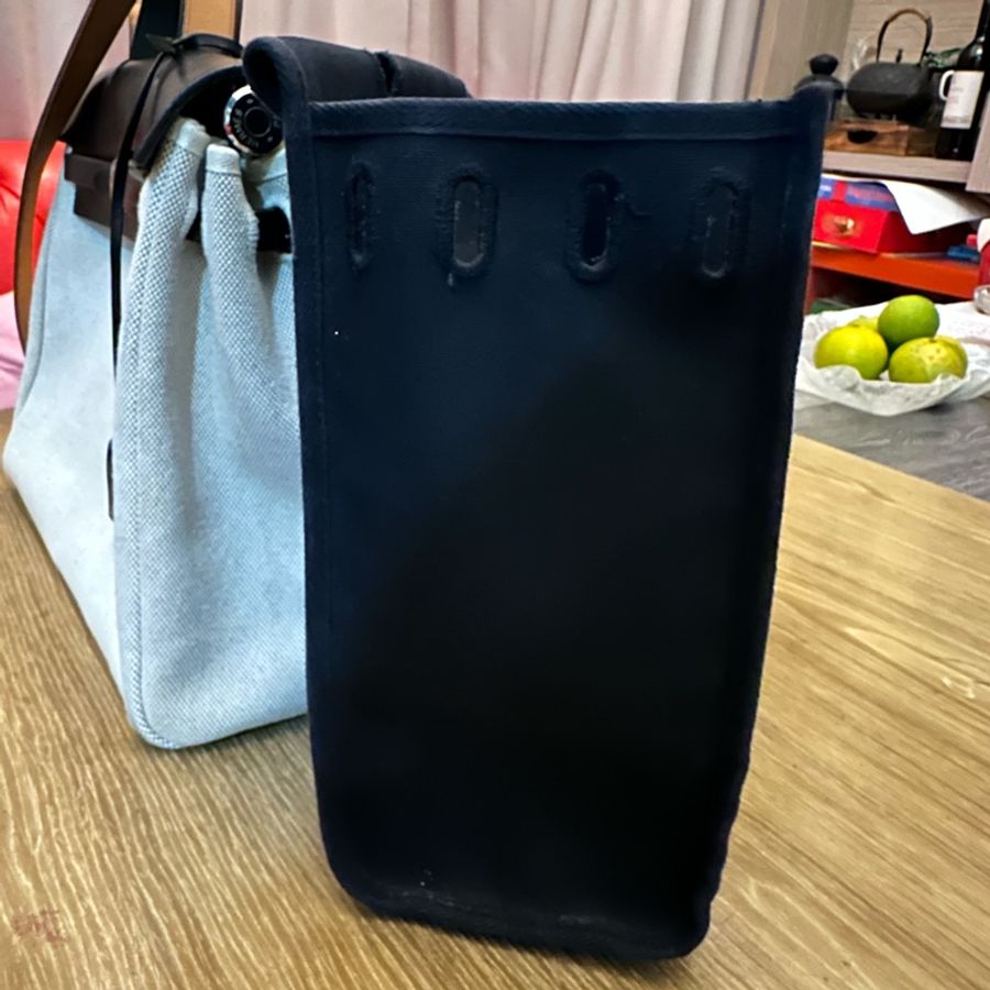 #Hermes #Herbag 31 ·#經典黑 x #熊貓配色‼️ 絕版中古款 多種背法一次滿足😍-23