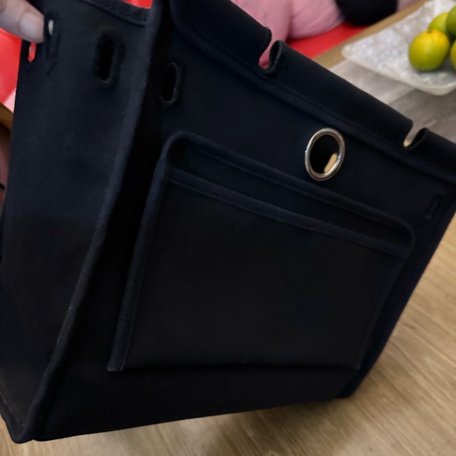 #Hermes #Herbag 31 ·#經典黑 x #熊貓配色‼️ 絕版中古款 多種背法一次滿足😍-27