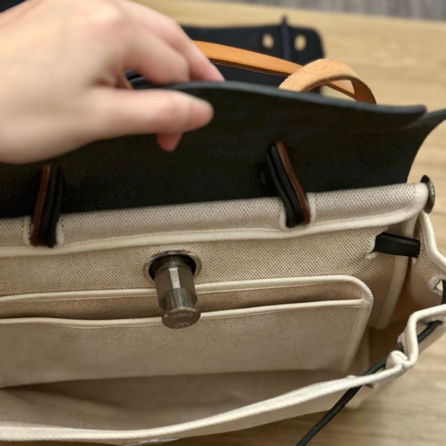 #Hermes #Herbag 31 ·#經典黑 x #熊貓配色‼️ 絕版中古款 多種背法一次滿足😍-36