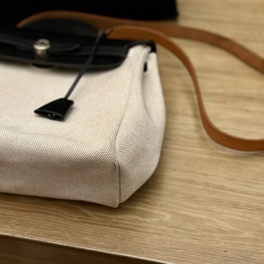 #Hermes #Herbag 31 ·#經典黑 x #熊貓配色‼️ 絕版中古款 多種背法一次滿足😍-38