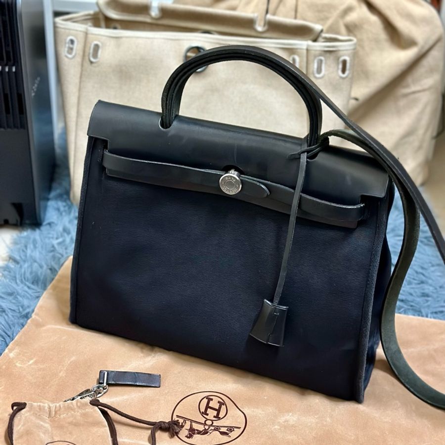 🔥全網最低 x 開放預購🔥近新全配✨#Hermes #Herbag 31 ·#經典黑 x #熊貓配色‼️ 絕版中古款 四種背法一次滿足😍-17