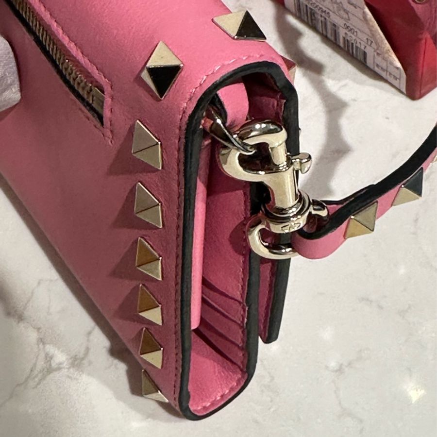 Valentino Garavani Rockstud Trifold Travel Wallet Leather(粉色鉚釘皮夾款手提包兩用)-2