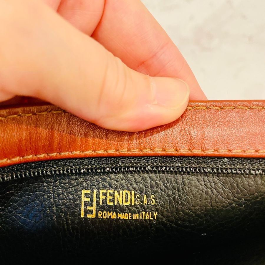 二手正品FENDI vintage 古董包/麻將包/腋下包/側背包/手提包/小包/大手機可入（看圖看內文）-17