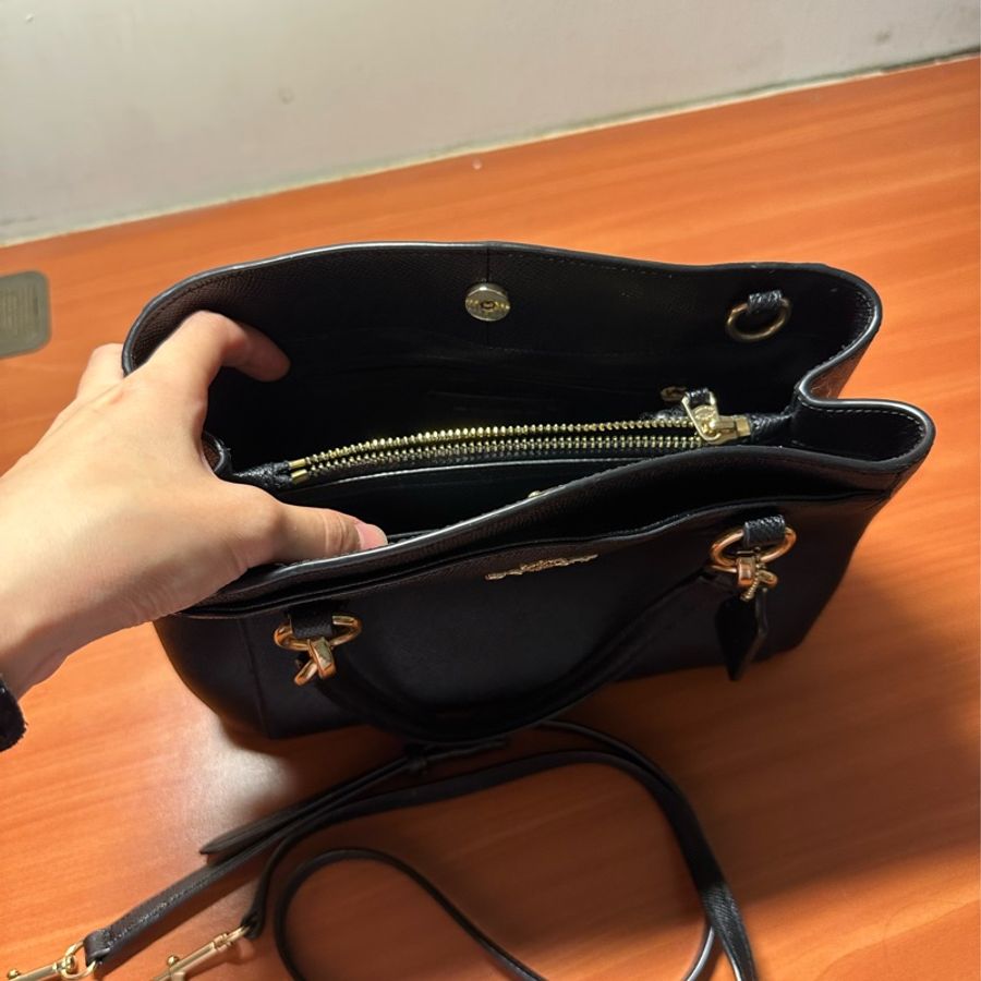 Coach黑色肩背側背包-1