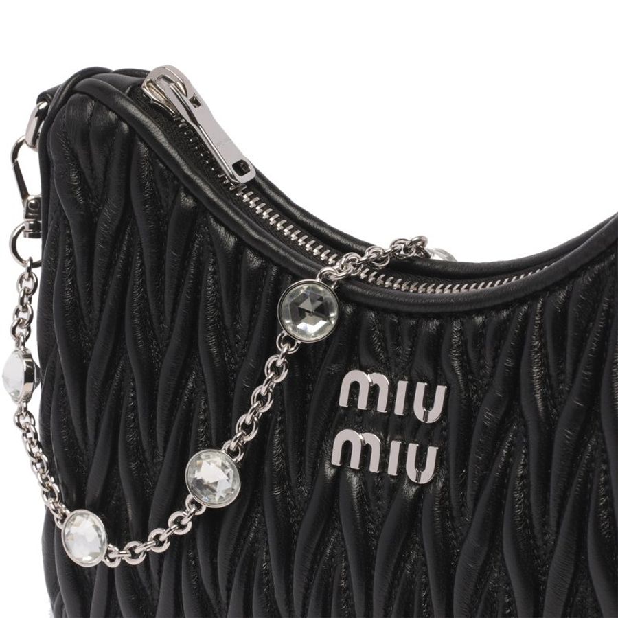 Miu Miu 5BH211 Matelasse 納帕軟皮流浪包 配珠寶鏈帶 黑色《佳節年終特賣》-17