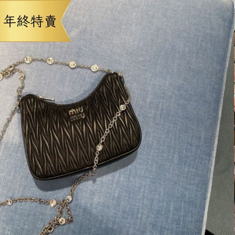 Miu Miu 5BH211 Matelasse 納帕軟皮流浪包 配珠寶鏈帶 黑色《佳節年終特賣》-0