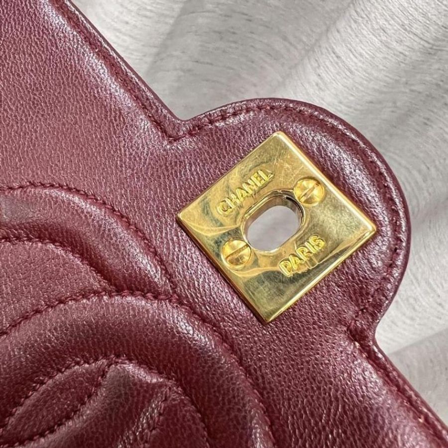 Chanel黑色尖蓋圓logo翻蓋包-23