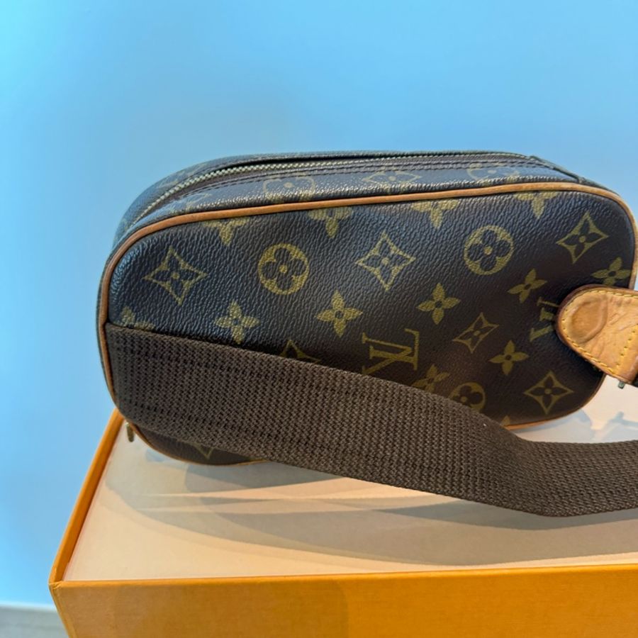 LV 路易威登 M51870 老花 胸口包斜背包-4