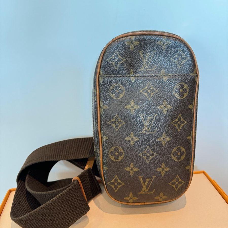 LV 路易威登 M51870 老花 胸口包斜背包-5