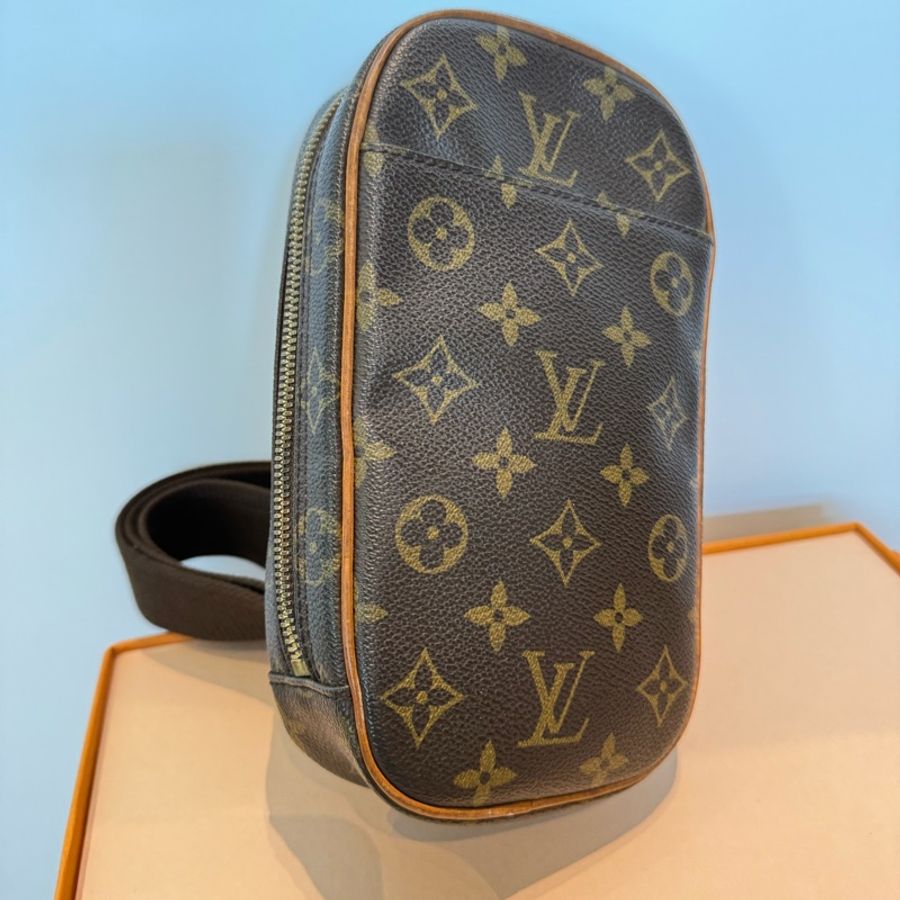 LV 路易威登 M51870 老花 胸口包斜背包-7