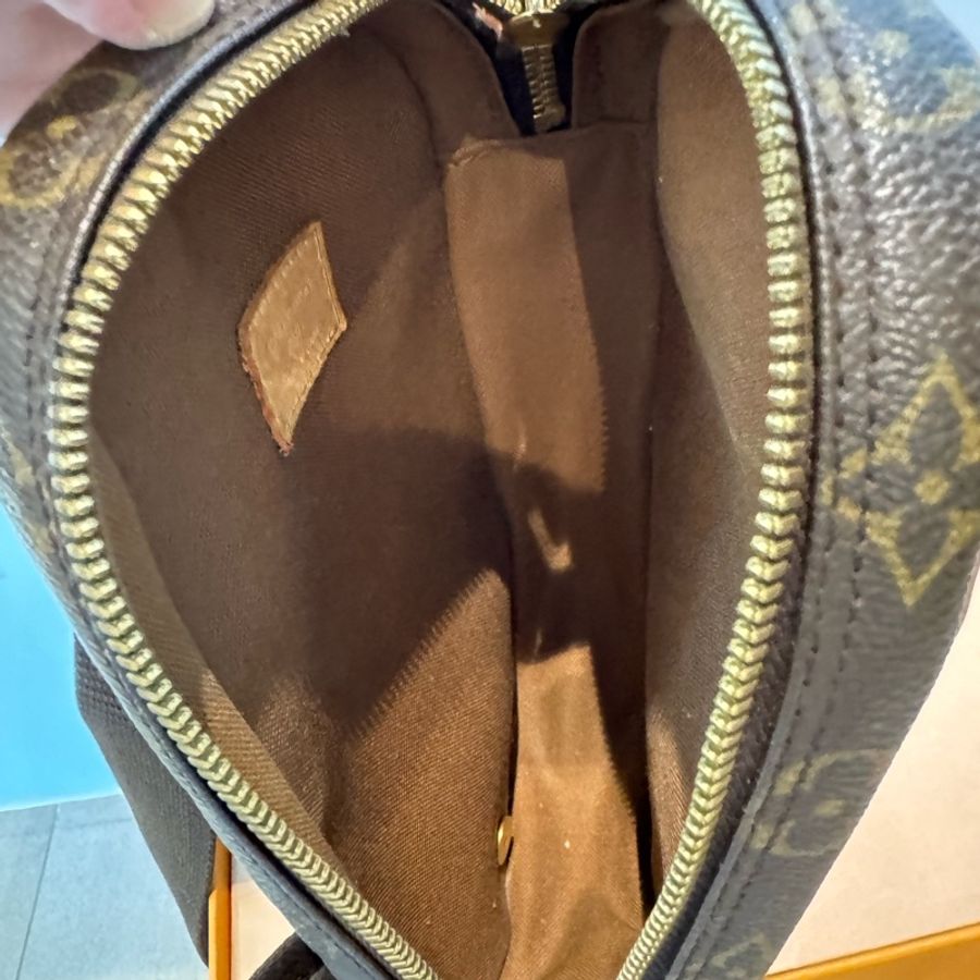 LV 路易威登 M51870 老花 胸口包斜背包-10