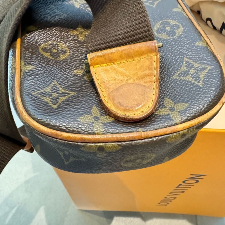 LV 路易威登 M51870 老花 胸口包斜背包-14