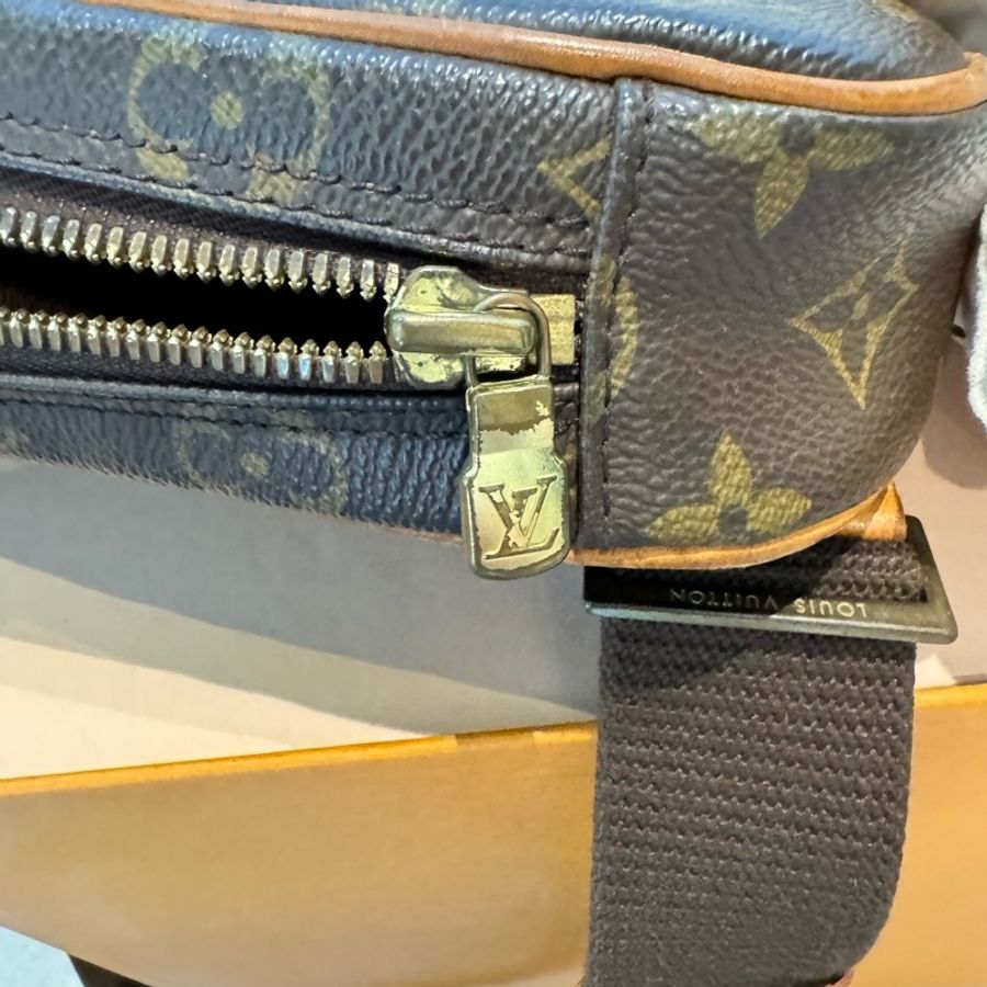 LV 路易威登 M51870 老花 胸口包斜背包-15