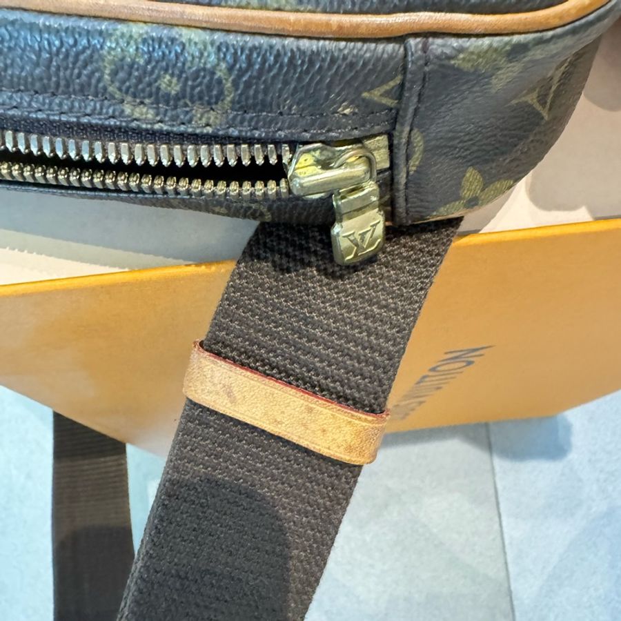 LV 路易威登 M51870 老花 胸口包斜背包-16