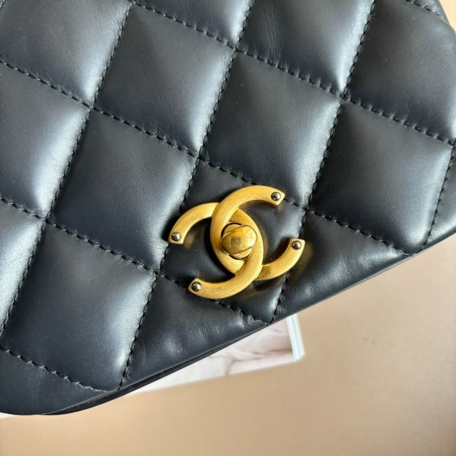 ::CHANEL:: 深藍 羊皮金釦方形金鍊包-2