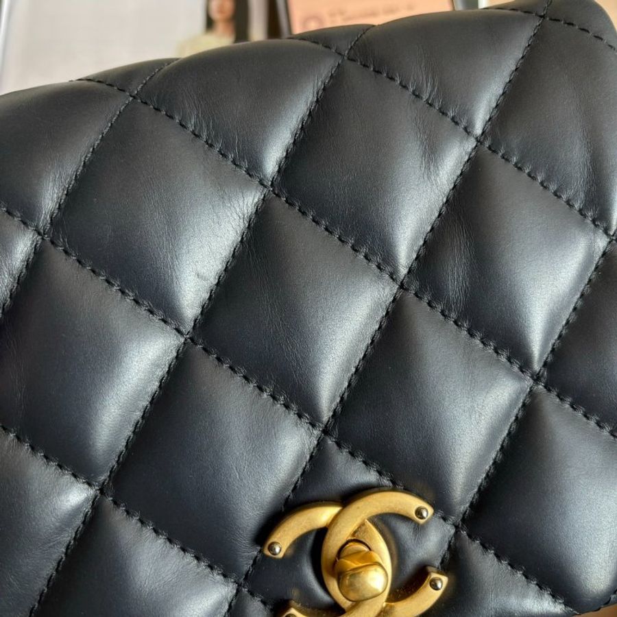 ::CHANEL:: 深藍 羊皮金釦方形金鍊包-5