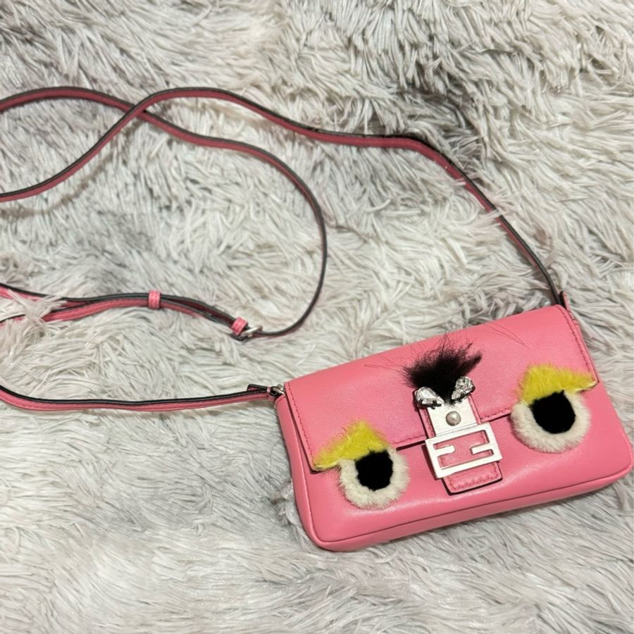 🎀 Fendi 芬迪 糖果粉小怪獸mini斜背包 小廢包-2