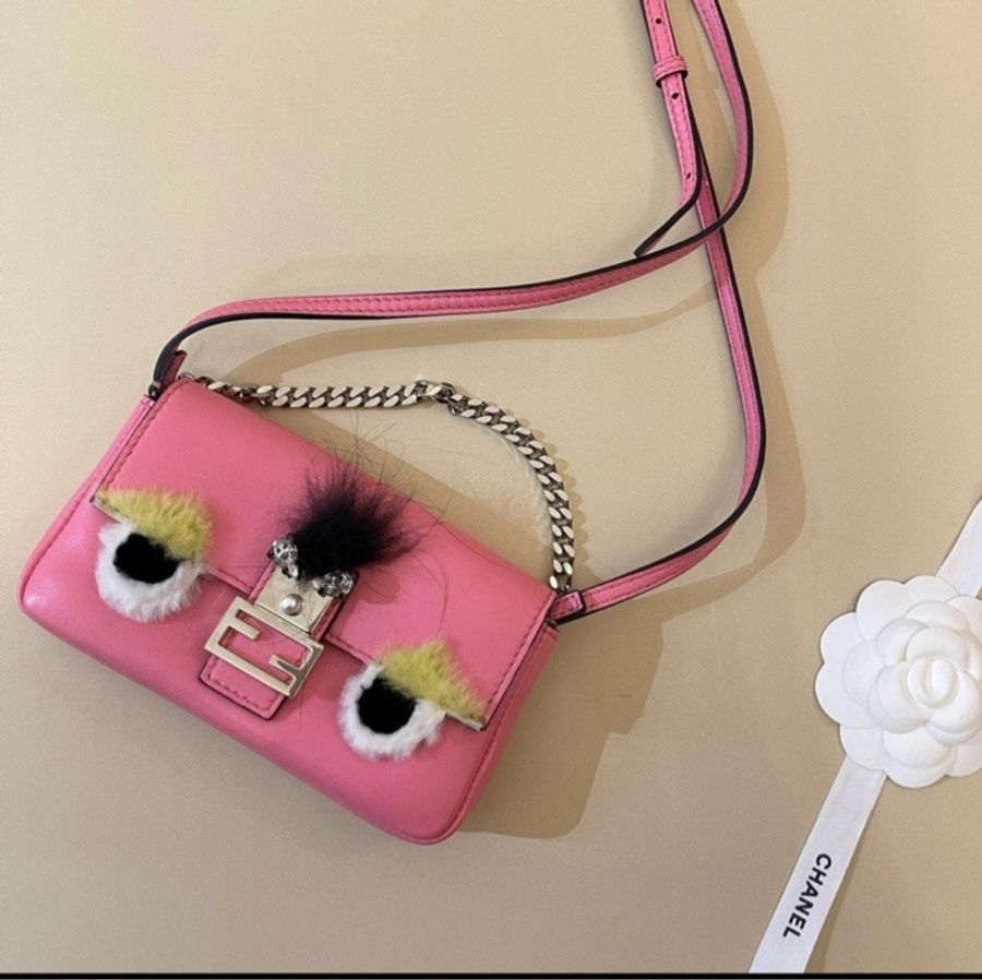 🎀 Fendi 芬迪 糖果粉小怪獸mini斜背包 小廢包-4