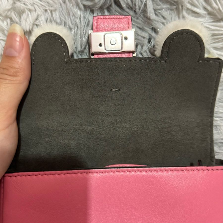 🎀 Fendi 芬迪 糖果粉小怪獸mini斜背包 小廢包-11