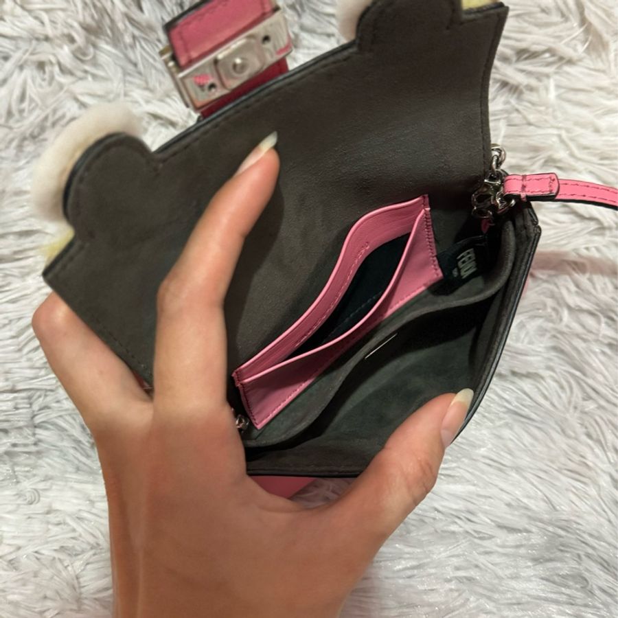 🎀 Fendi 芬迪 糖果粉小怪獸mini斜背包 小廢包-12