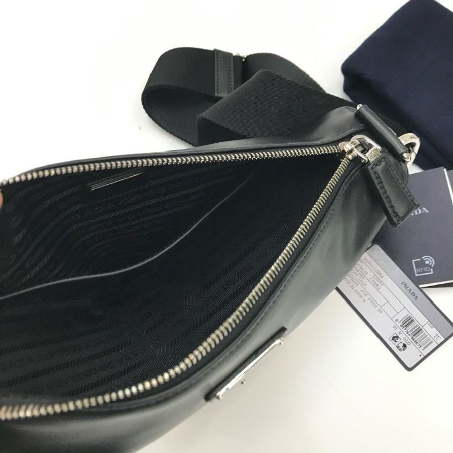 🌿春季限時降價🌿Prada 2VH155 倒三角標 皮革 Triangle 包 黑色-15