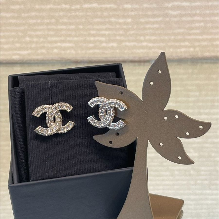 【舊愛新歡】️CHANEL-雙CLOGO水鑽鑲嵌耳環(耳針式)-0