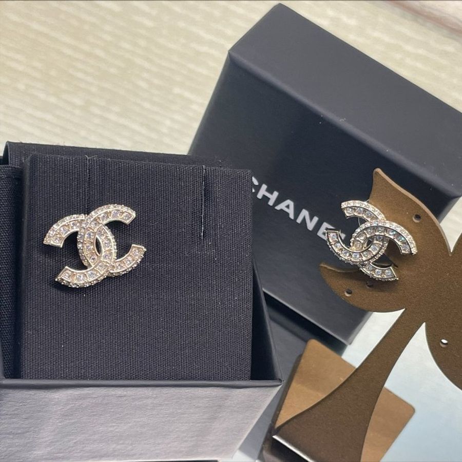 【舊愛新歡】️CHANEL-雙CLOGO水鑽鑲嵌耳環(耳針式)-1