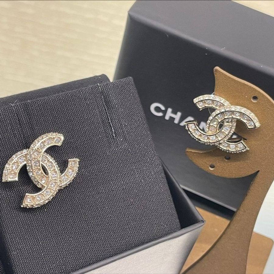 【舊愛新歡】️CHANEL-雙CLOGO水鑽鑲嵌耳環(耳針式)-2