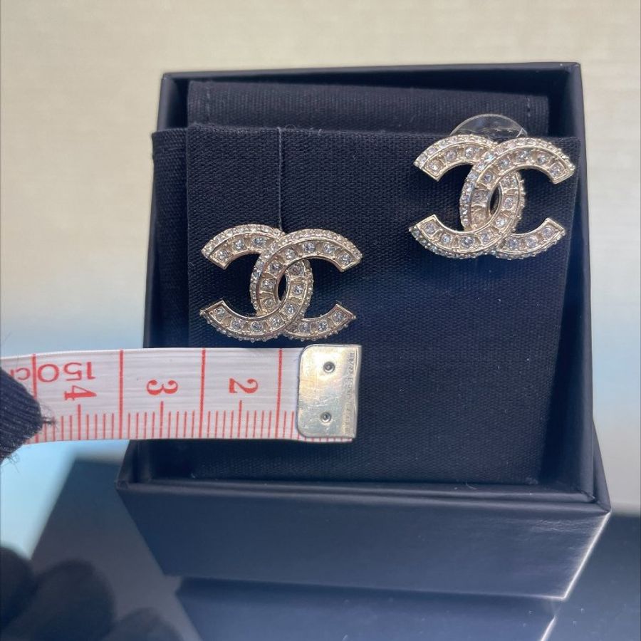 【舊愛新歡】️CHANEL-雙CLOGO水鑽鑲嵌耳環(耳針式)-3