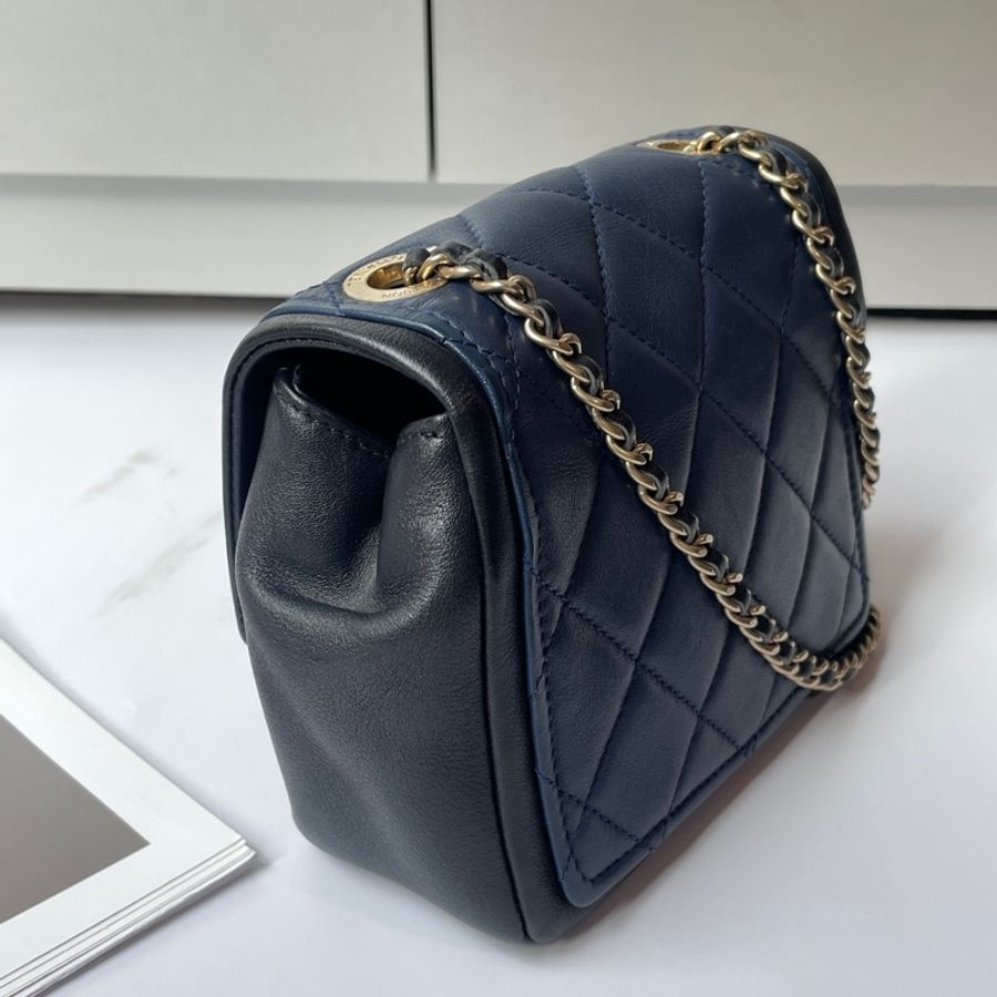 Chanel 藍黑小牛皮方胖-9