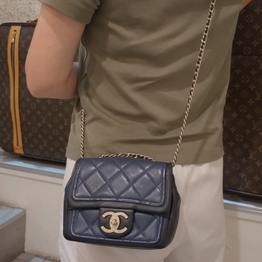 Chanel 藍黑小牛皮方胖-15