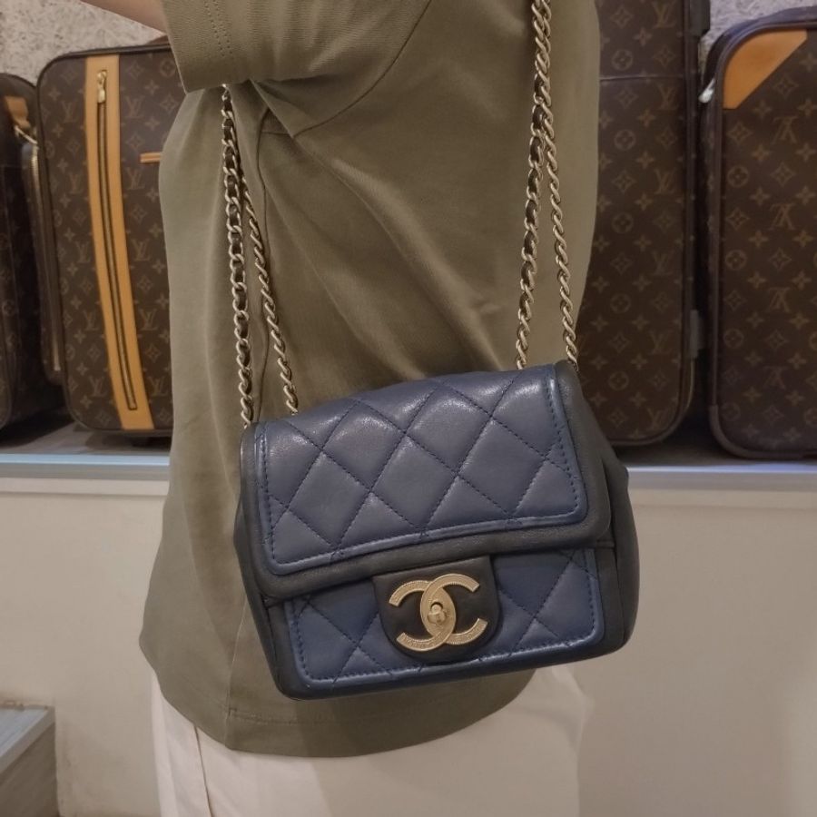 Chanel 藍黑小牛皮方胖-16