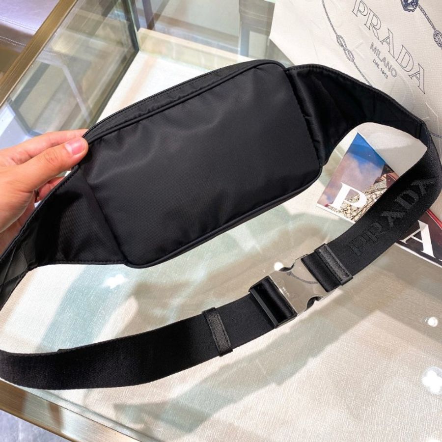 🛫當季新品🛬Prada 2VL977 再生尼龍及Saffiano皮革腰包 黑色-13